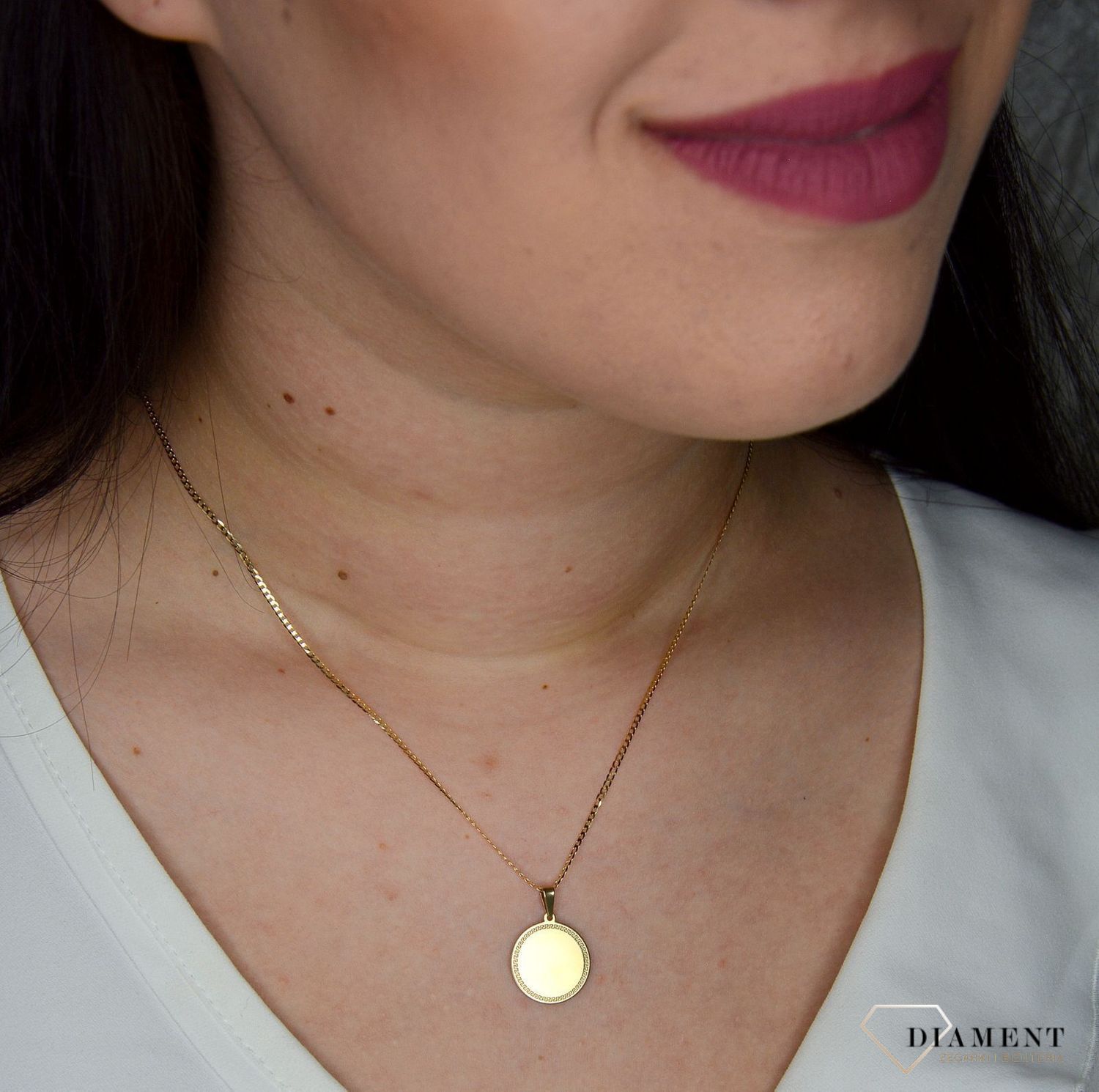 Złota zawieszka 585 okrągła z drogą grecką DIA-ZA 4819-585.jpg